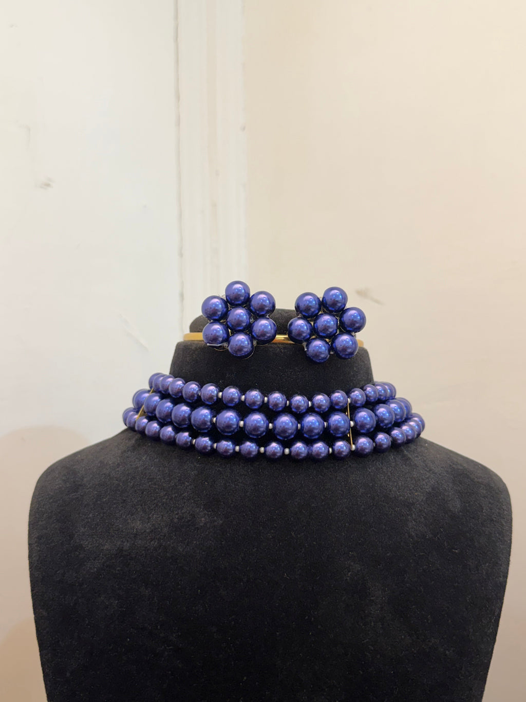 Indigo Pearl 3 layer choker with Earrings Set - view 2
