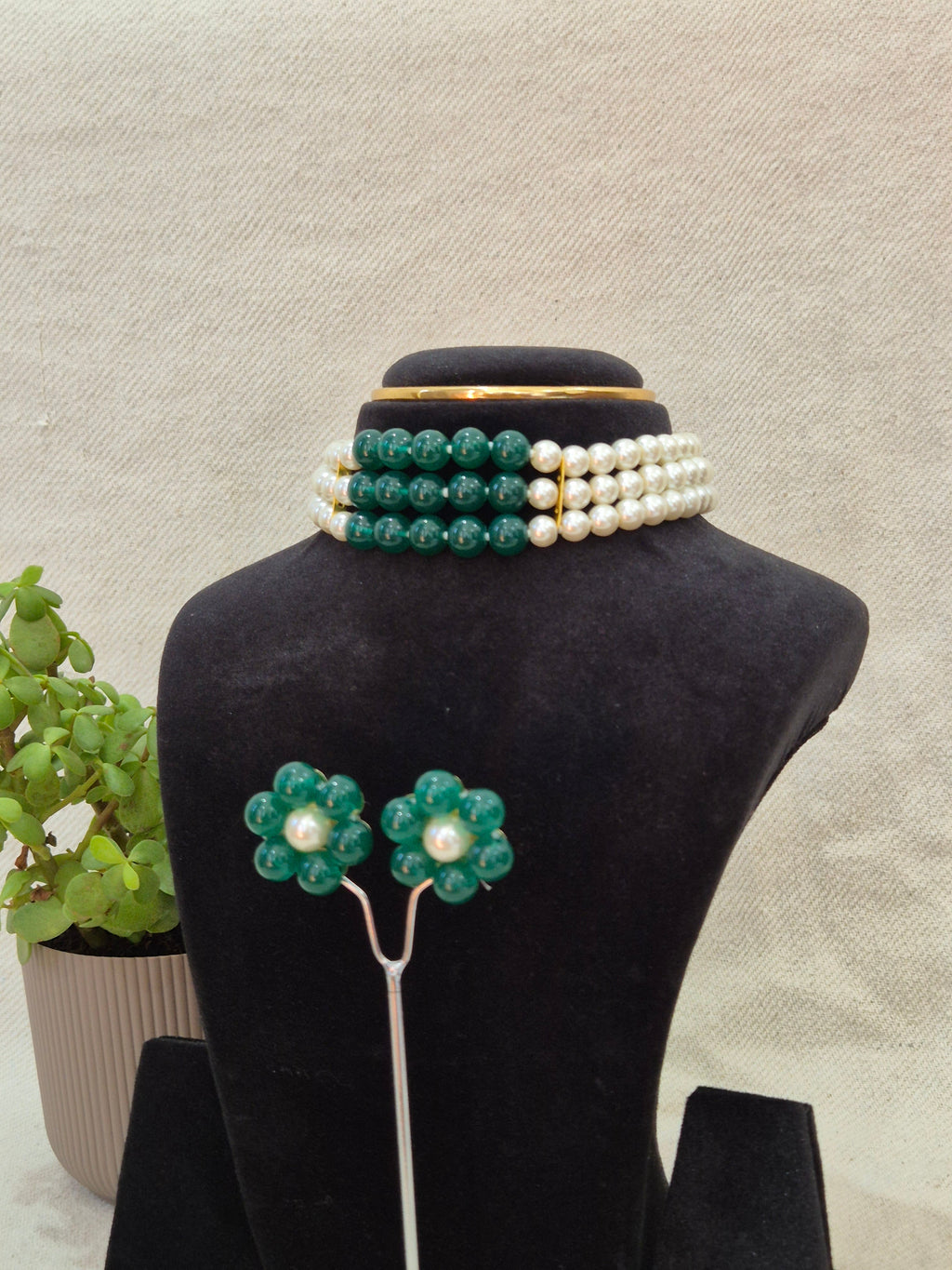 Green And White Pearl Choker Set With 3 Layers - view 2