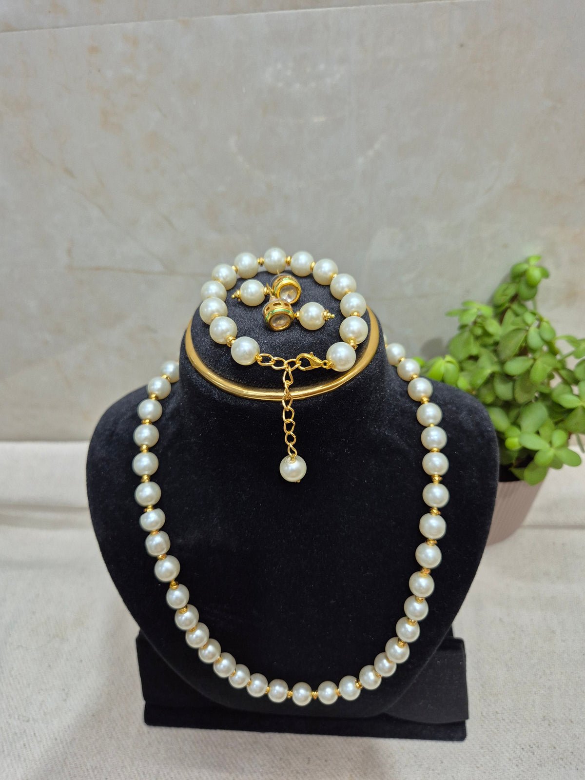 White pearl jewellery set with golden spacers - 5 piece set - view 2