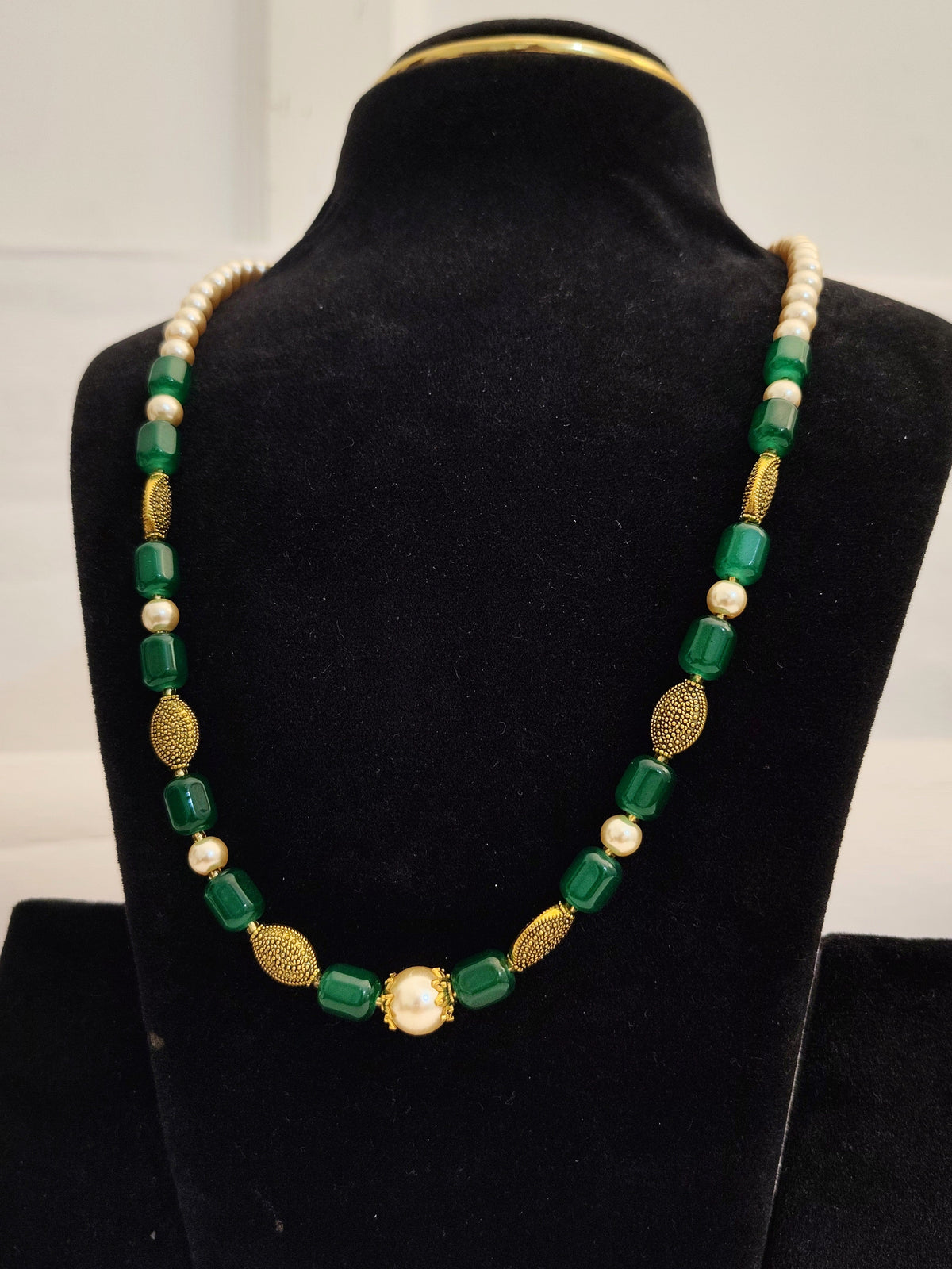 Emerald Green Beads & Pearl Necklace