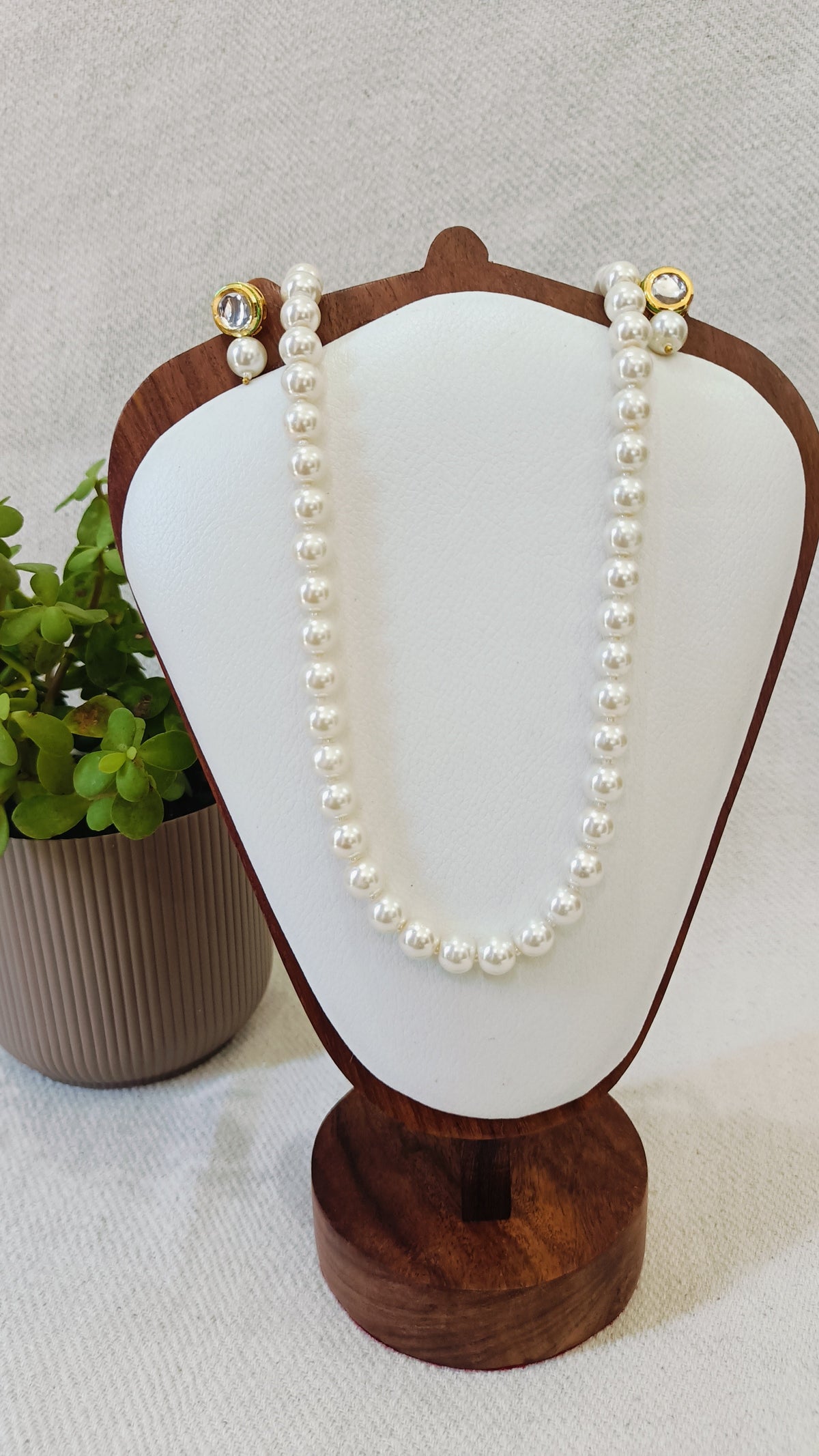 Classic Luxury White Pearl Necklace With Metal Earrings - view 2
